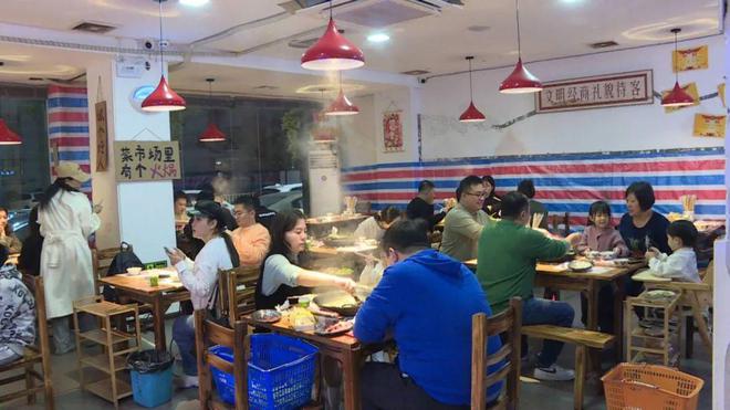 “暖经济”创意火锅“食”不停麻将胡了免费试玩冷空气带火(图1)